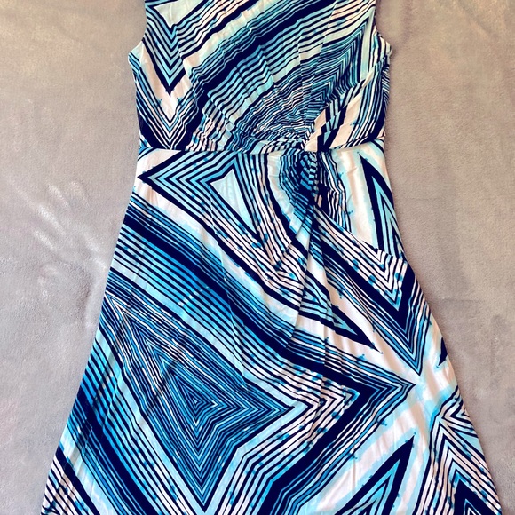 Cropped shoulder geometric print dress - Picture 7 of 8